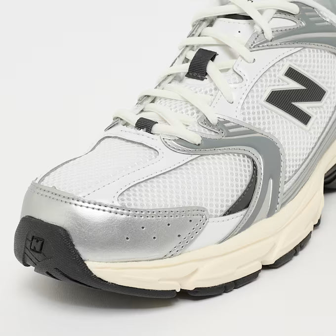 New Balance 530 Weiß / Silber